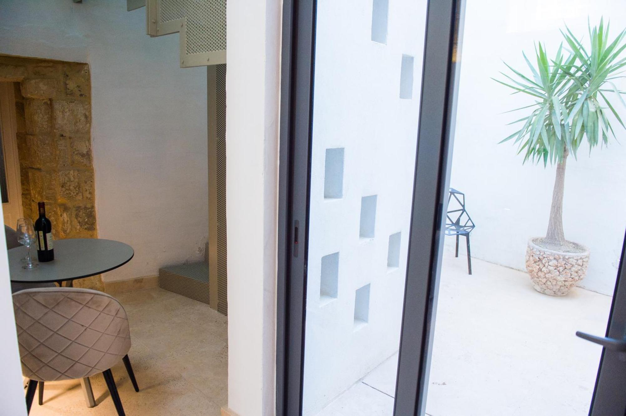San Anton Suites Attard Ngoại thất bức ảnh