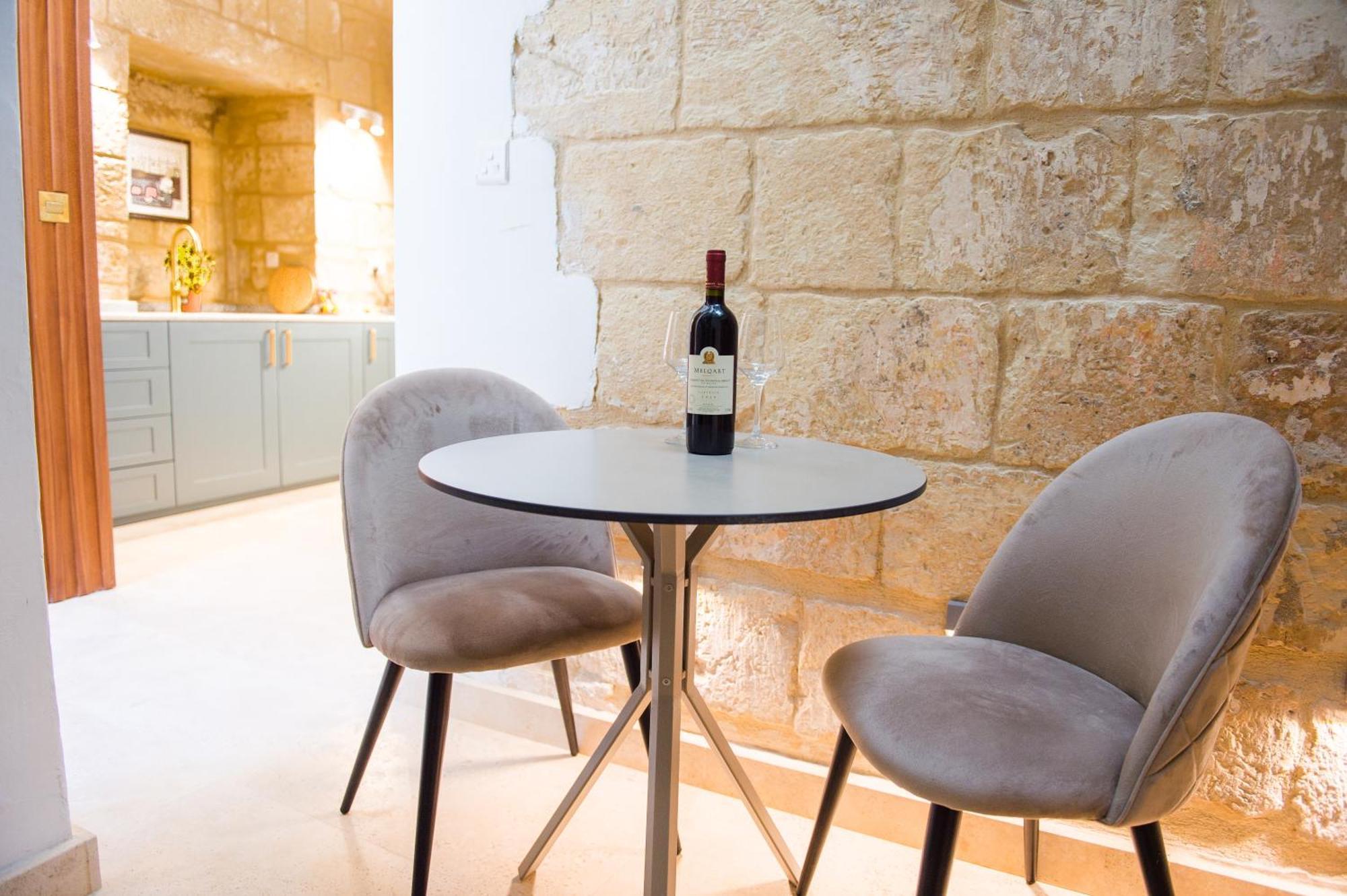San Anton Suites Attard Ngoại thất bức ảnh